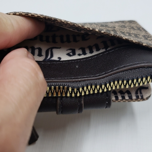 New Juicy Couture Wallet My Heart Will Go On Status Taupe Brown - Picture 10 of 15